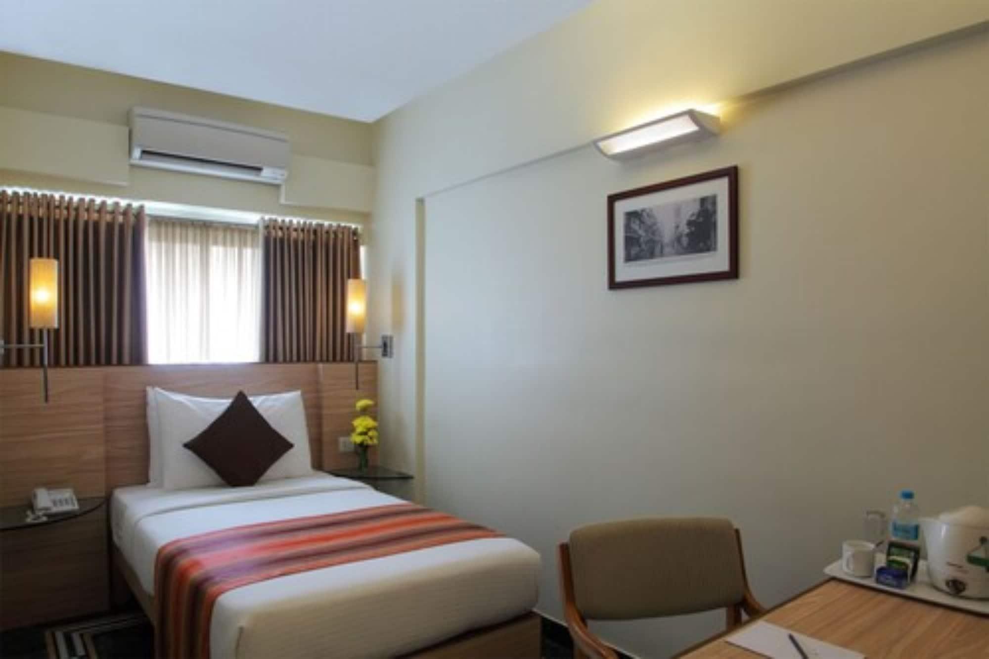 Hiltop Hotel Βομβάη Εξωτερικό φωτογραφία